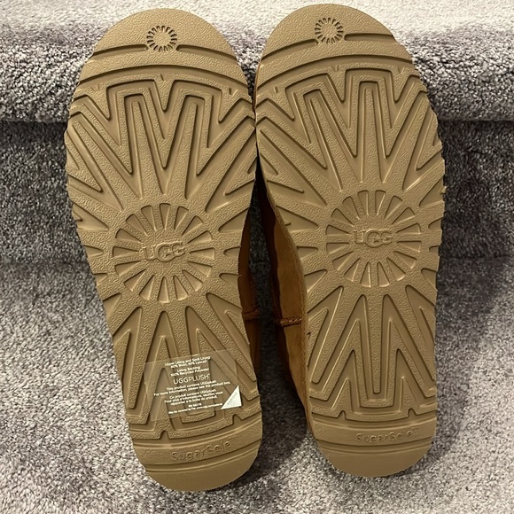 Brand New Never Worn Mens Ugg Slippers - Picture 3 of 7